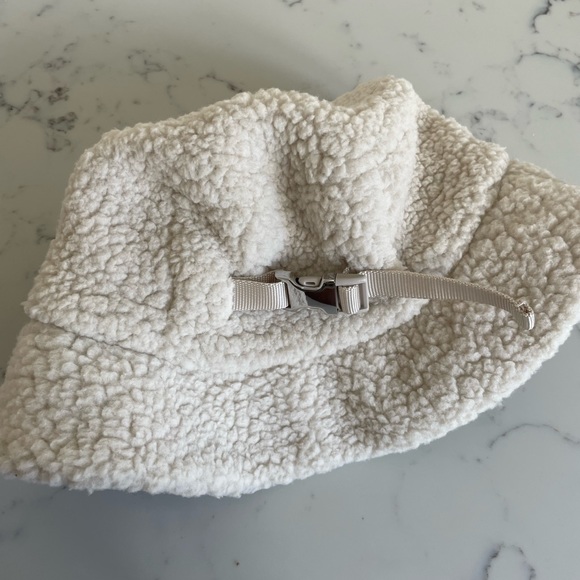 Lululemon Textured Fleece Bucket Hat - Picture 4 of 5